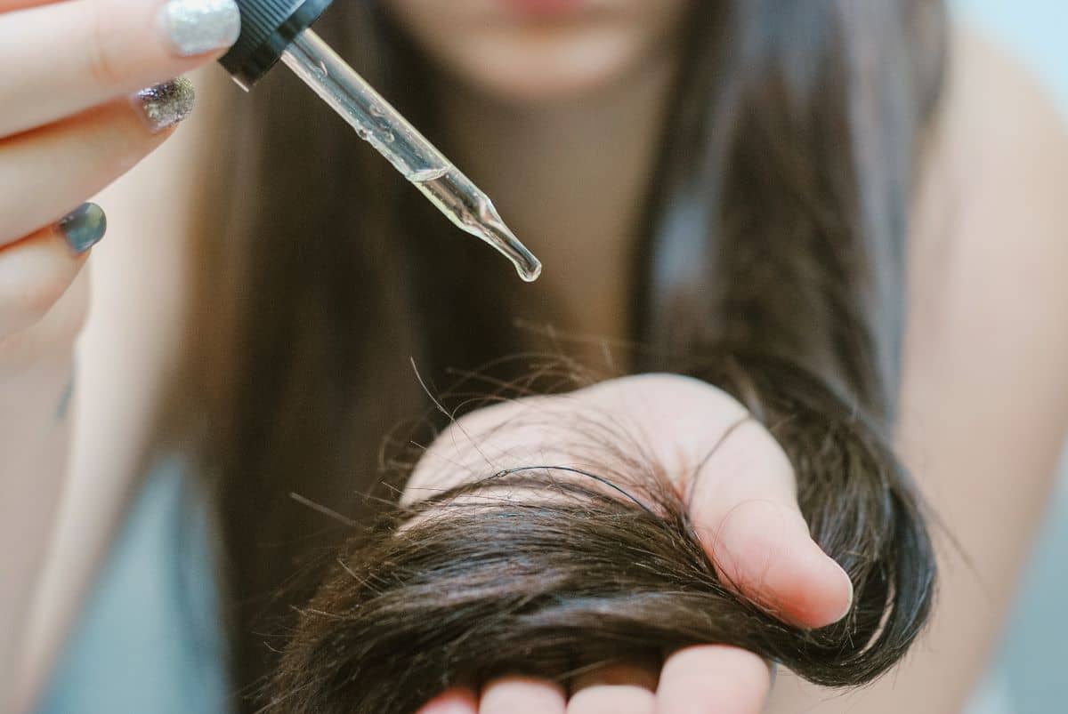 Rizinusöl Haarwachstum: Anwendung für die Haare