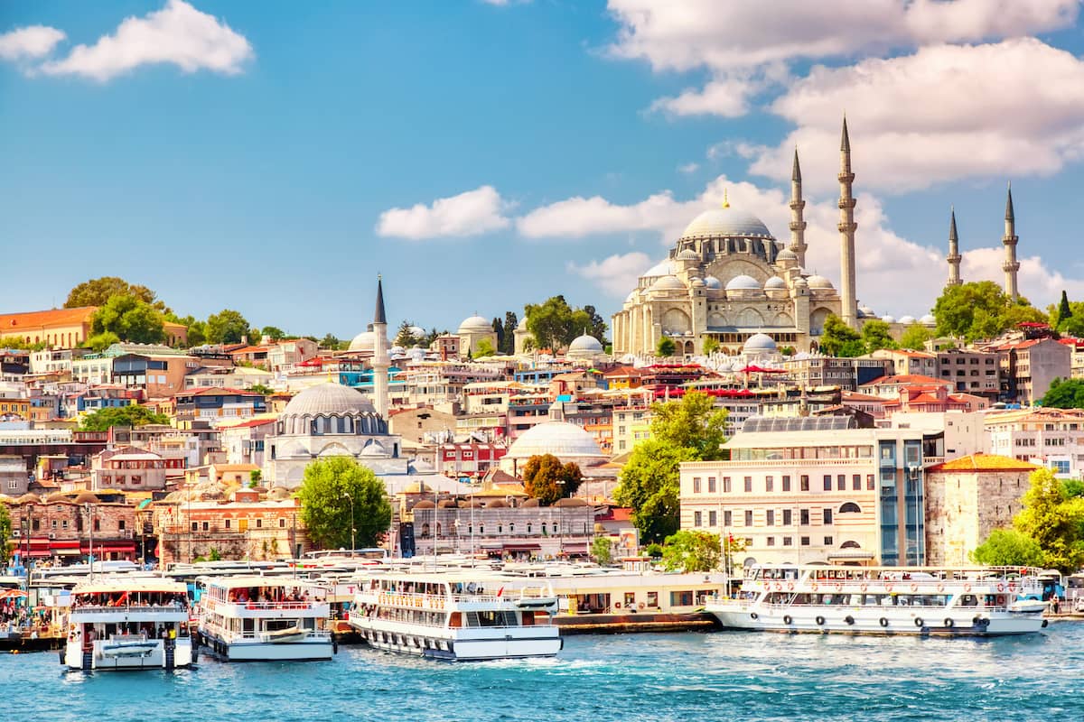 Haartransplantation Türkei Istanbul Bosporus Schiffe und Hagia Sofia